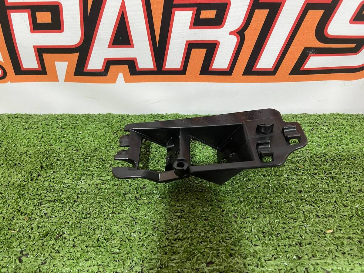 J8A214A390CA Wspornik pokrywy bagażnika Range Rover Velar L560 (2018-) UŻYWANY